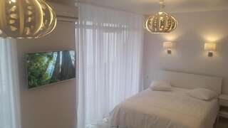 Апарт-отели SEA-VIEW Beluga & Dolphin Luxury HOTEL apartments Батуми Номер-студио с видом на море-18