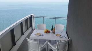 Апарт-отели SEA-VIEW Beluga & Dolphin Luxury HOTEL apartments Батуми Роскошные апартаменты-студио с видом на море-54