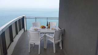 Апарт-отели SEA-VIEW Beluga & Dolphin Luxury HOTEL apartments Батуми Роскошные апартаменты-студио с видом на море-55